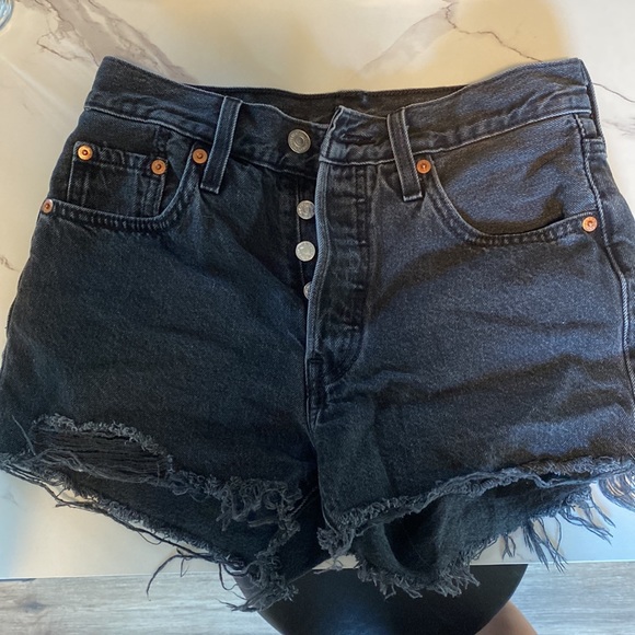 Black Levi shorts - Picture 2 of 5